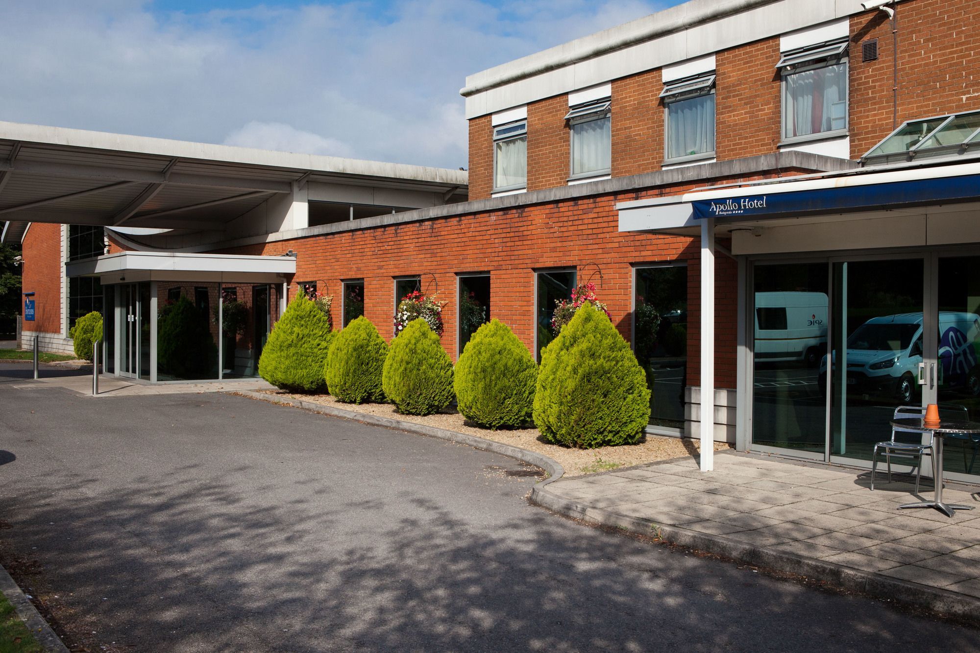 Apollo Hotel Basingstoke Exterior photo