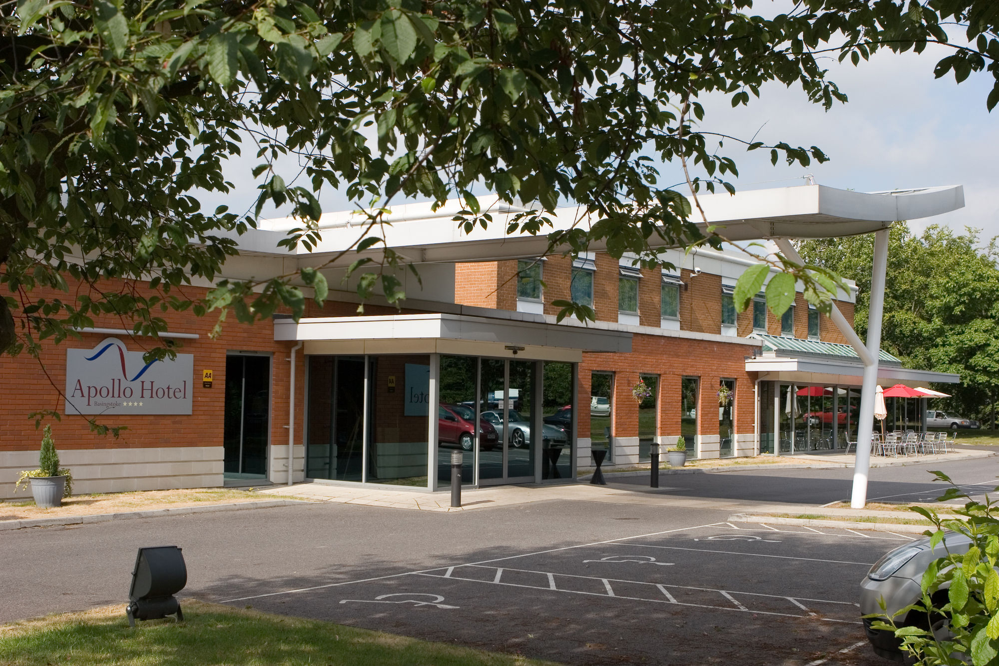 Apollo Hotel Basingstoke Exterior photo